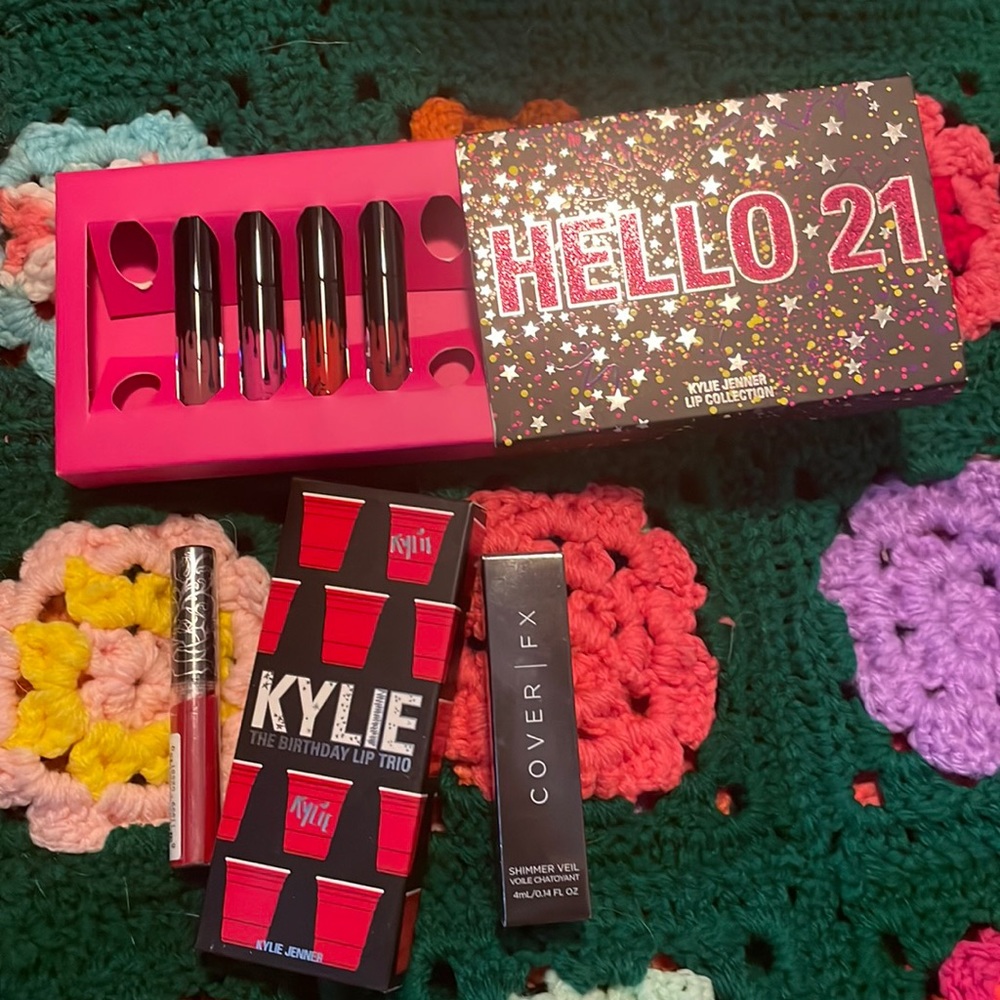 Kylie lip bundle!!